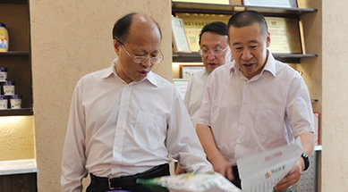 內(nèi)蒙古自治區(qū)政協(xié)黨組書記、主席李秀領(lǐng)考察、調(diào)研我公司